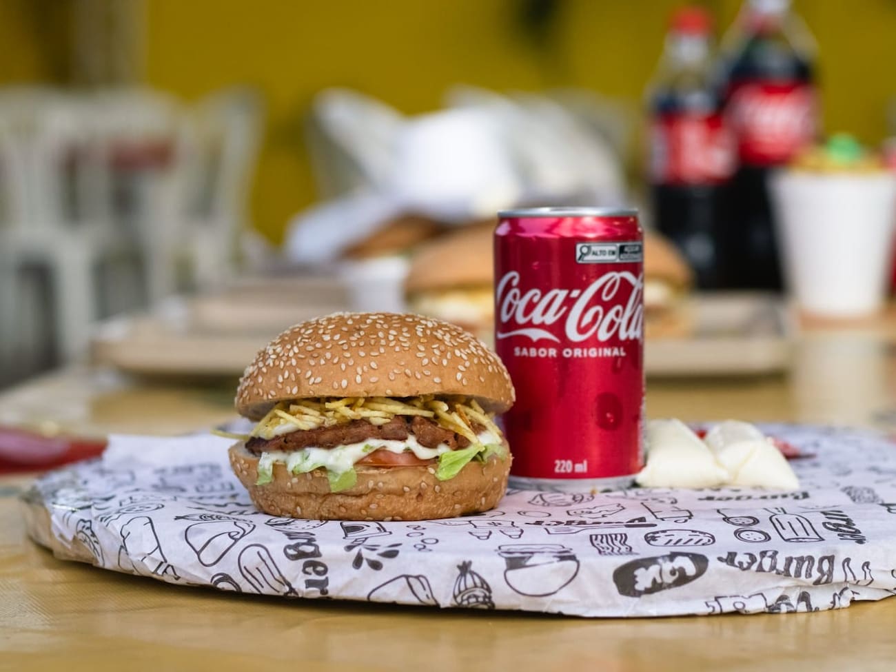 Promoção: 1 Hambúrguer + 1 Coca 220ml